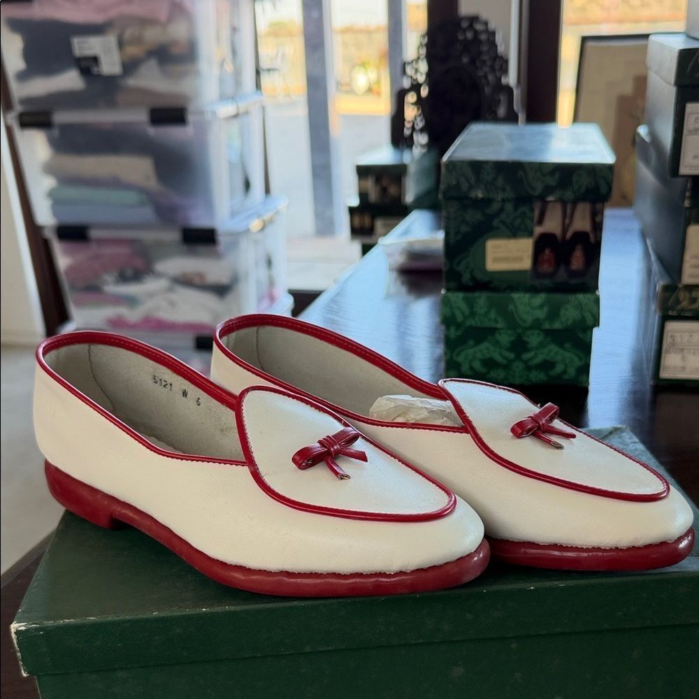 Classic Bow-Detail Belgian Loafers white with Red Trim